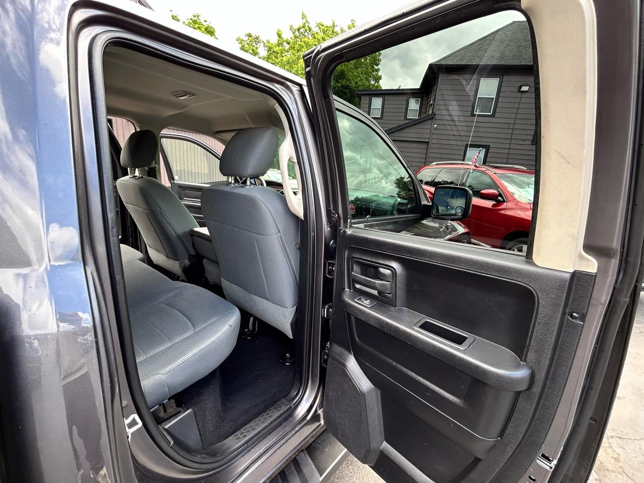 RAM 1500 ST Quad Cab 4WD 2015