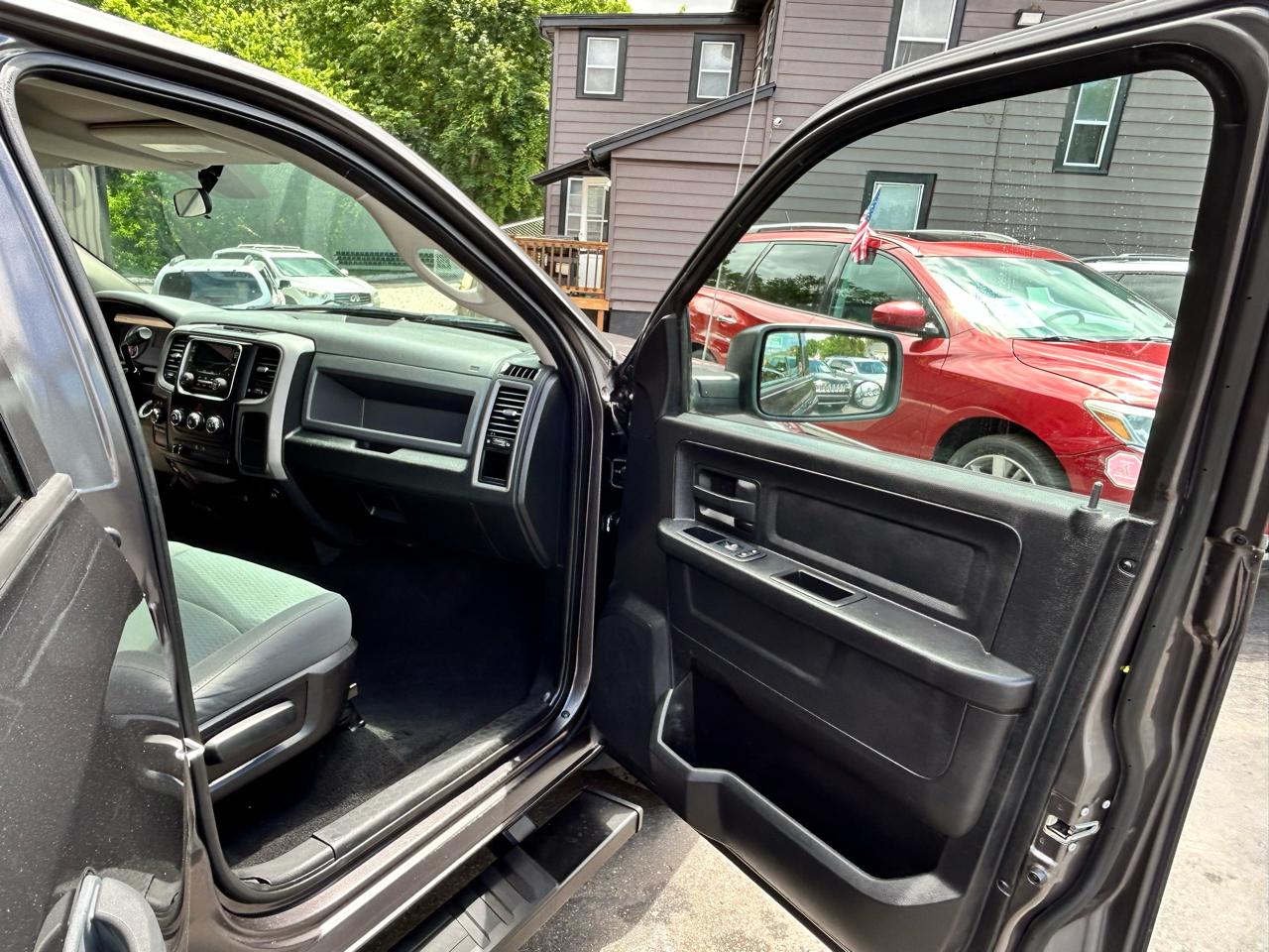 RAM 1500 ST Quad Cab 4WD 2015