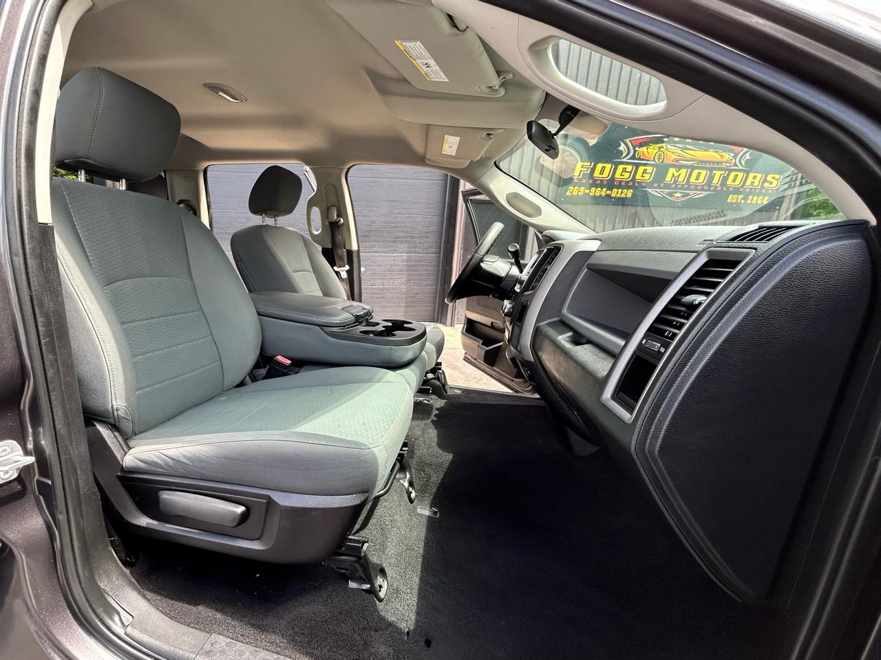 RAM 1500 ST Quad Cab 4WD 2015