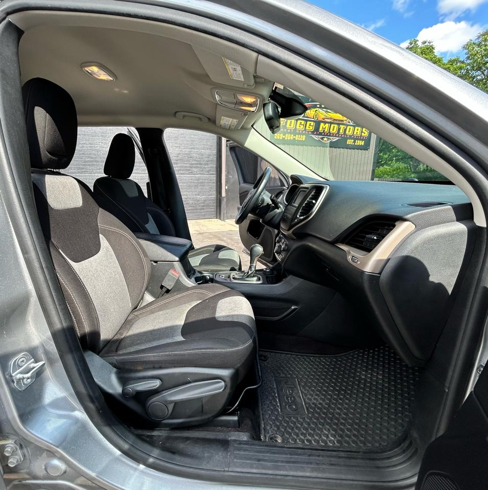 Jeep Cherokee Sport 4WD 2016
