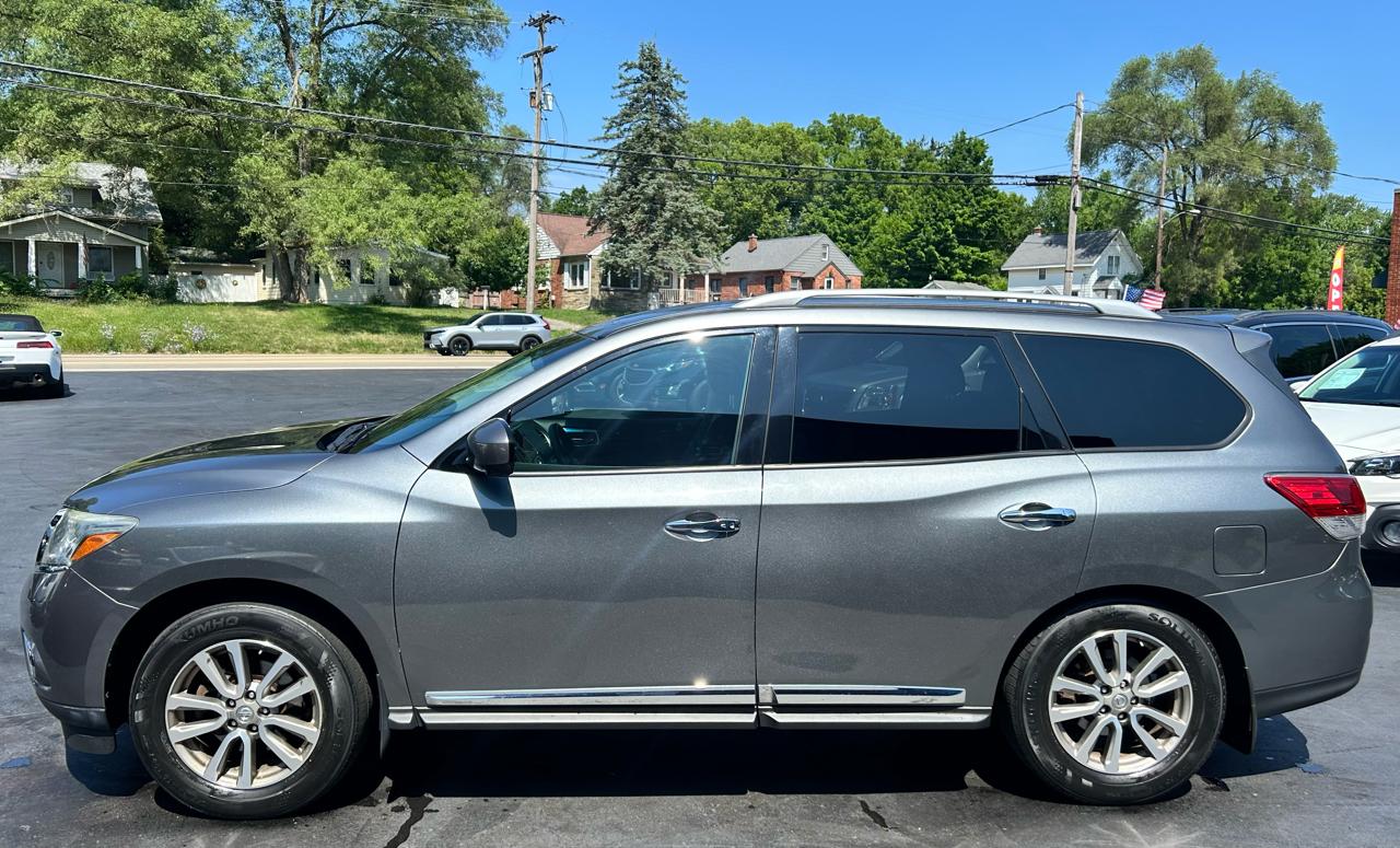 Nissan Pathfinder SV 4WD 2015