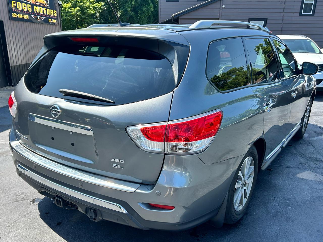 Nissan Pathfinder SV 4WD 2015