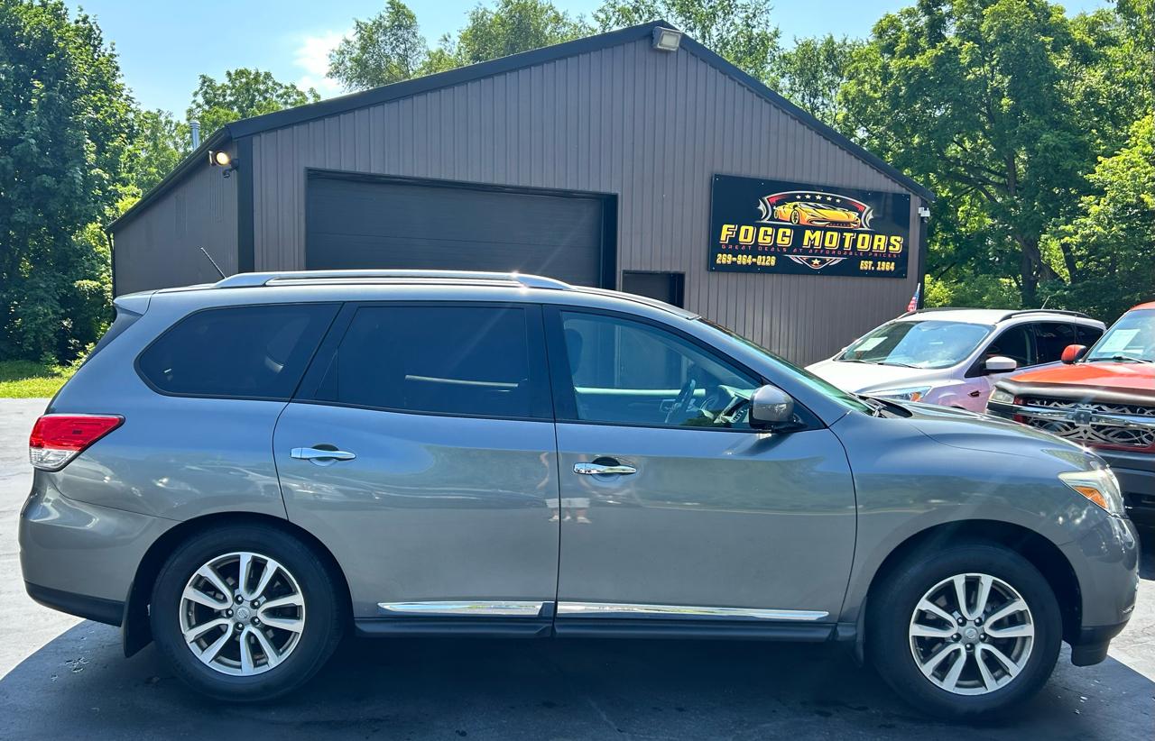 Nissan Pathfinder SV 4WD 2015