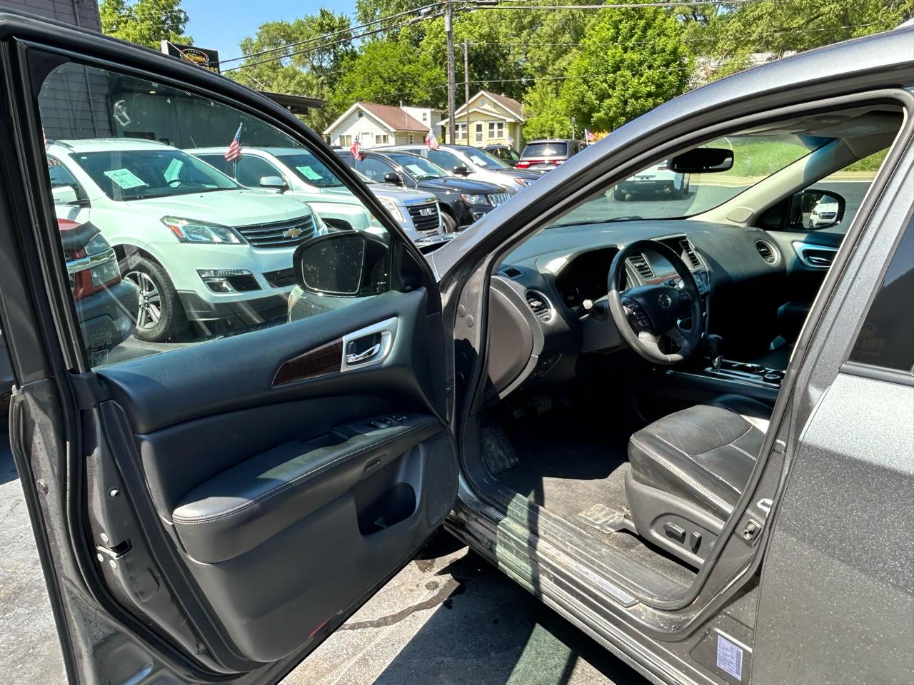 Nissan Pathfinder SV 4WD 2015