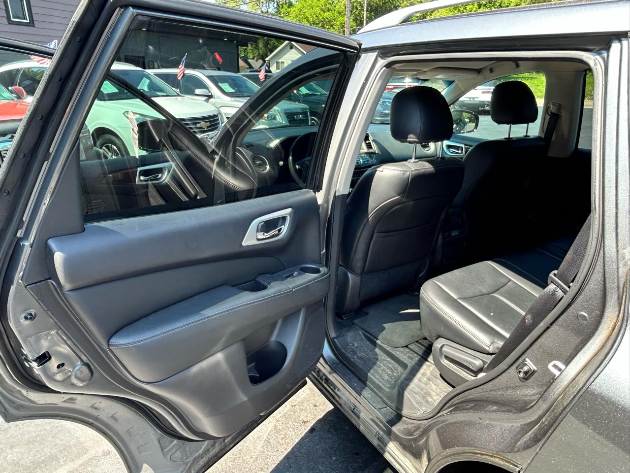 Nissan Pathfinder SV 4WD 2015