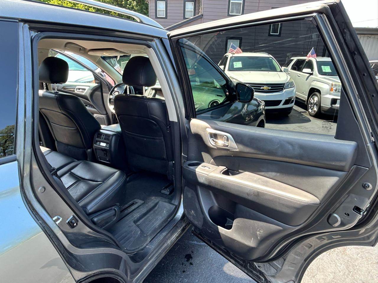 Nissan Pathfinder SV 4WD 2015