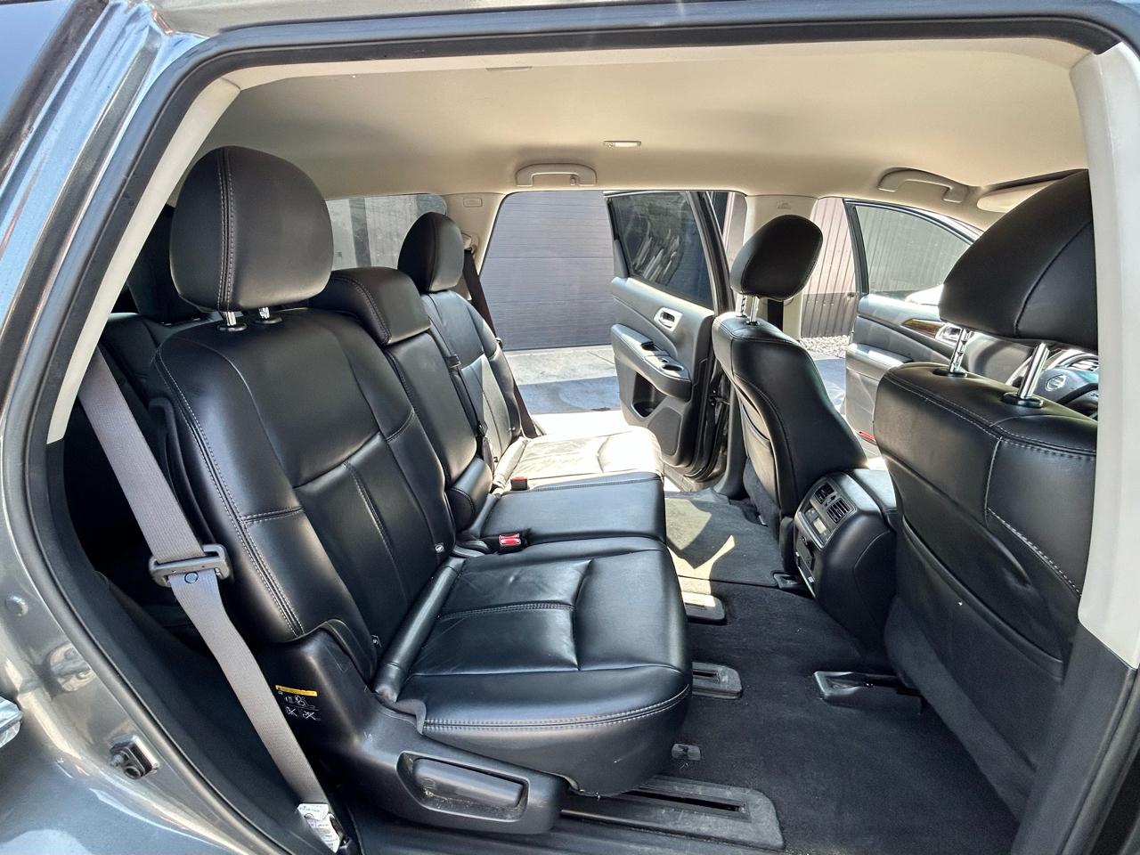 Nissan Pathfinder SV 4WD 2015