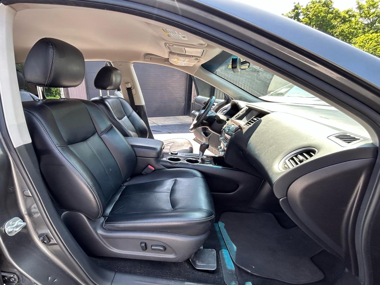 Nissan Pathfinder SV 4WD 2015