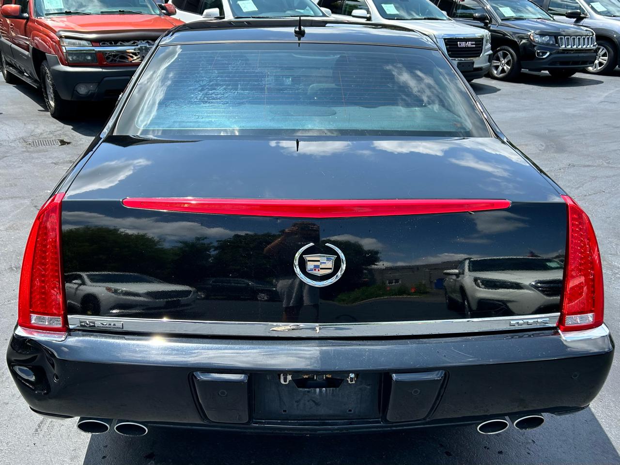 Cadillac DTS Sedan 2006