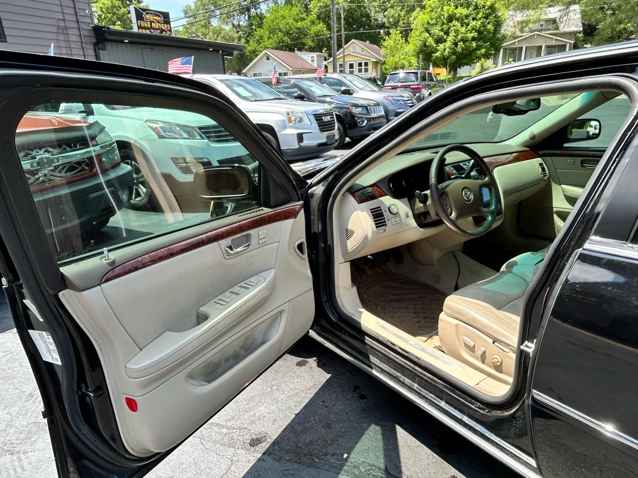 Cadillac DTS Sedan 2006