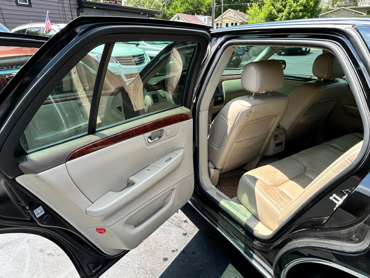 Cadillac DTS Sedan 2006