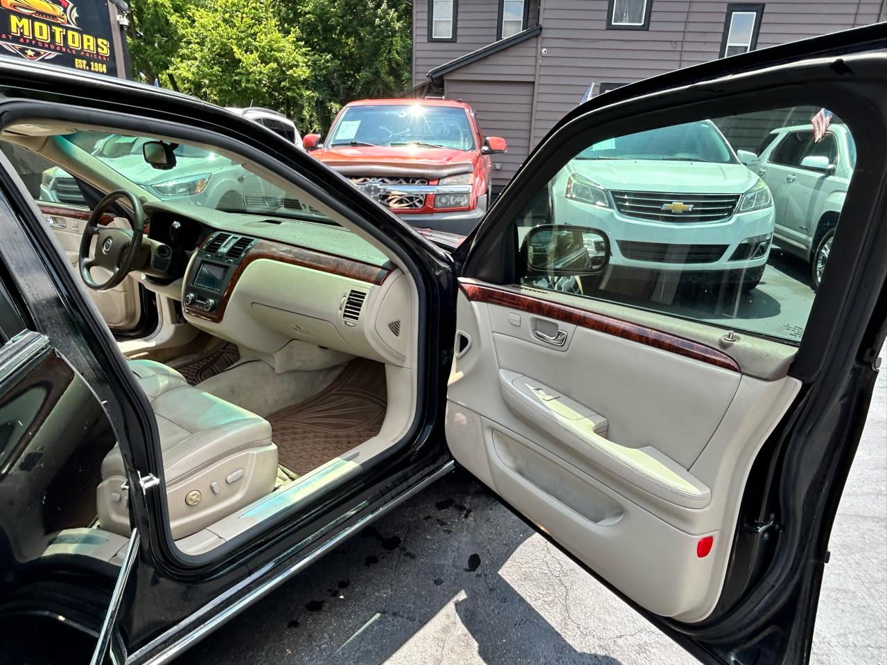 Cadillac DTS Sedan 2006