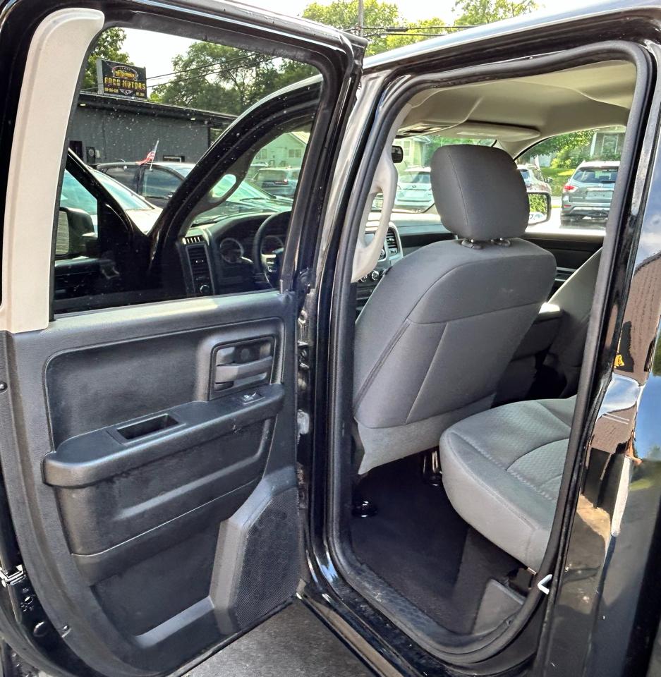 RAM 1500 4WD Quad Cab 140.5" Express 2014