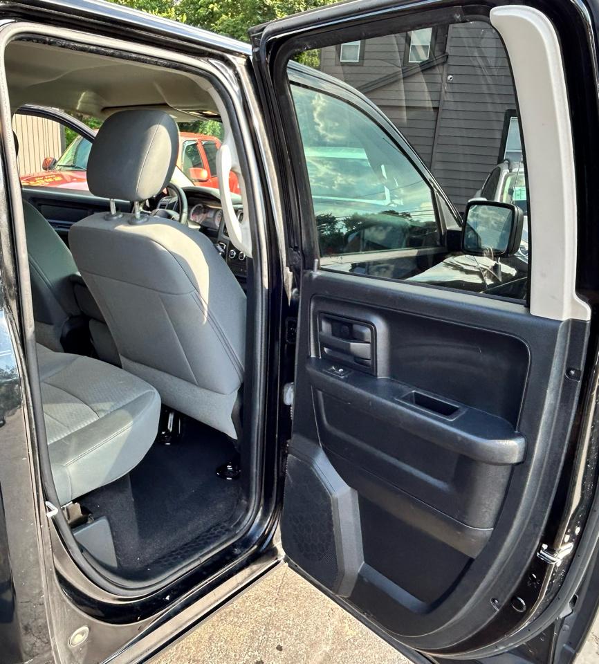 RAM 1500 4WD Quad Cab 140.5" Express 2014
