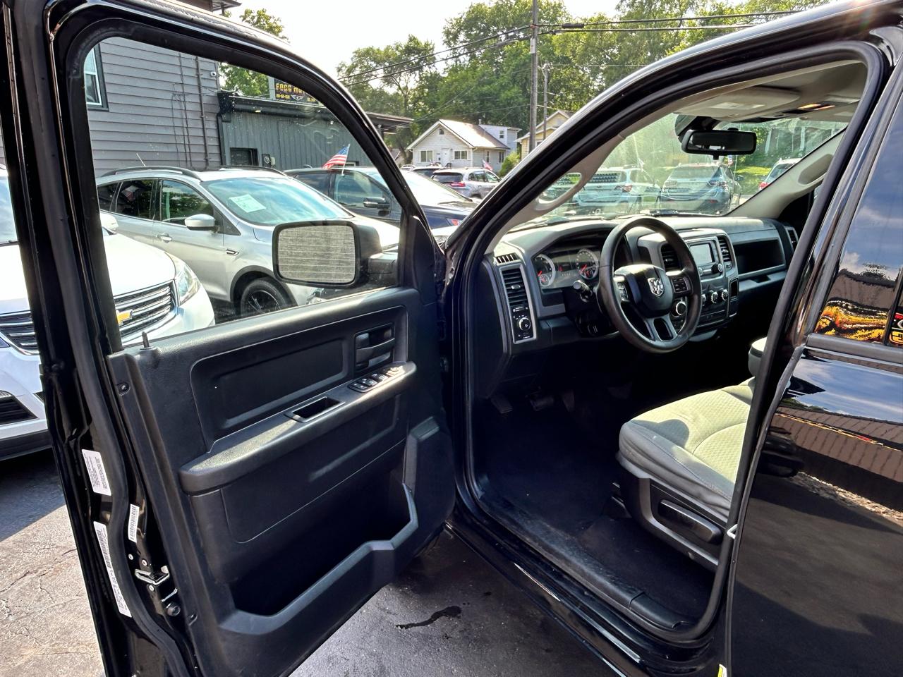 RAM 1500 4WD Quad Cab 140.5" Express 2014