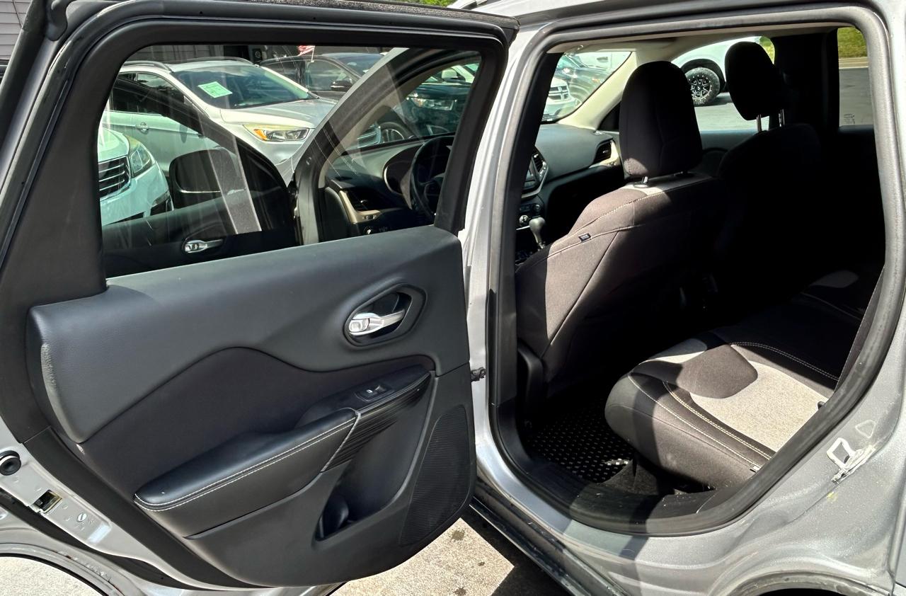 Jeep Cherokee Latitude FWD 2014