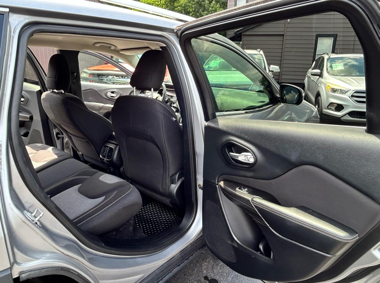 Jeep Cherokee Latitude FWD 2014