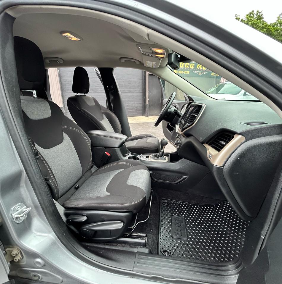 Jeep Cherokee Latitude FWD 2014