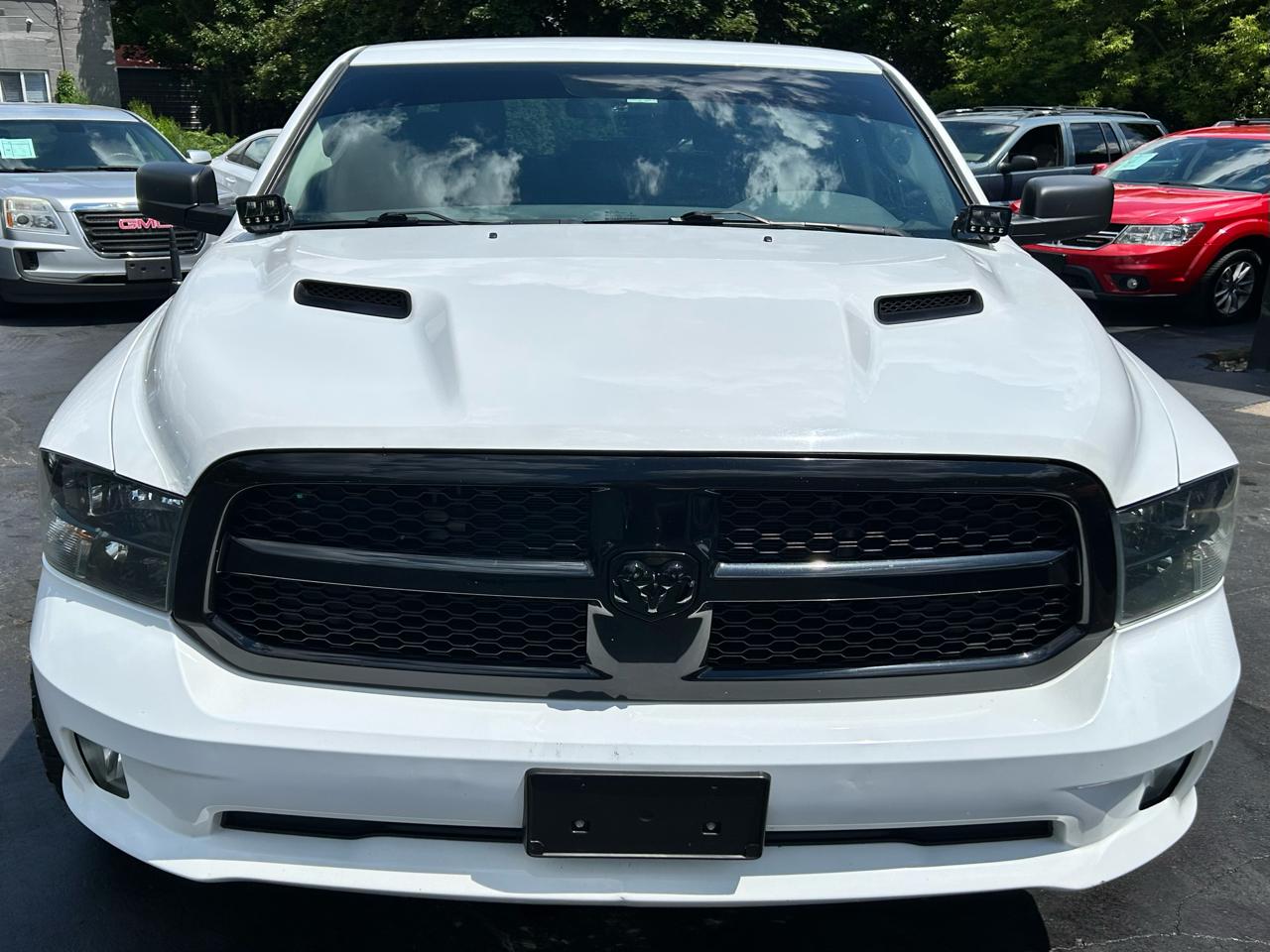 RAM 1500 Classic Express 4x4 Crew Cab 5'7" Box 2019