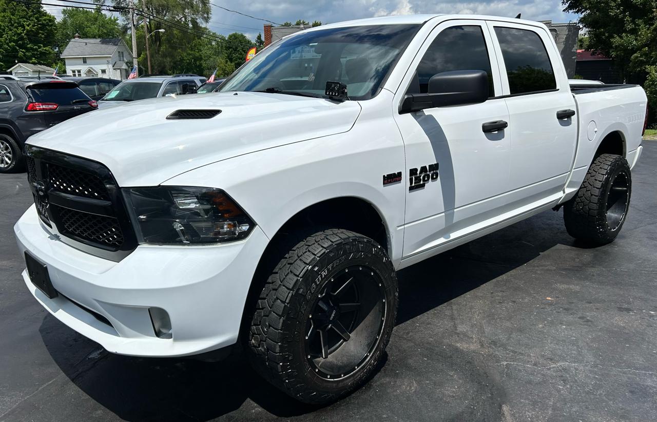 RAM 1500 Classic Express 4x4 Crew Cab 5'7" Box 2019