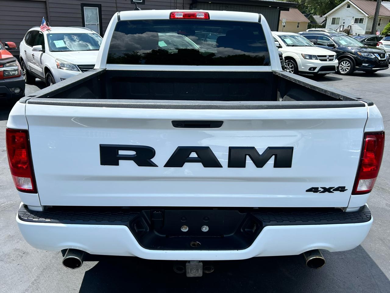 RAM 1500 Classic Express 4x4 Crew Cab 5'7" Box 2019