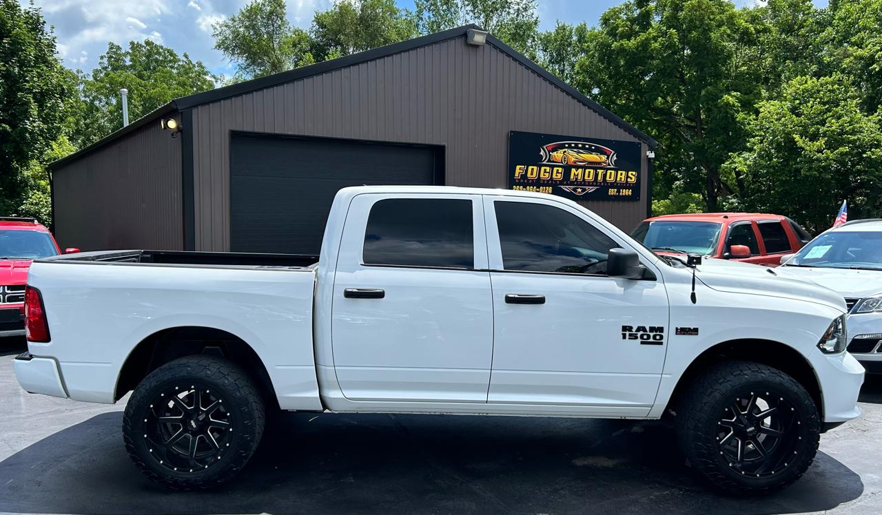 RAM 1500 Classic Express 4x4 Crew Cab 5'7" Box 2019