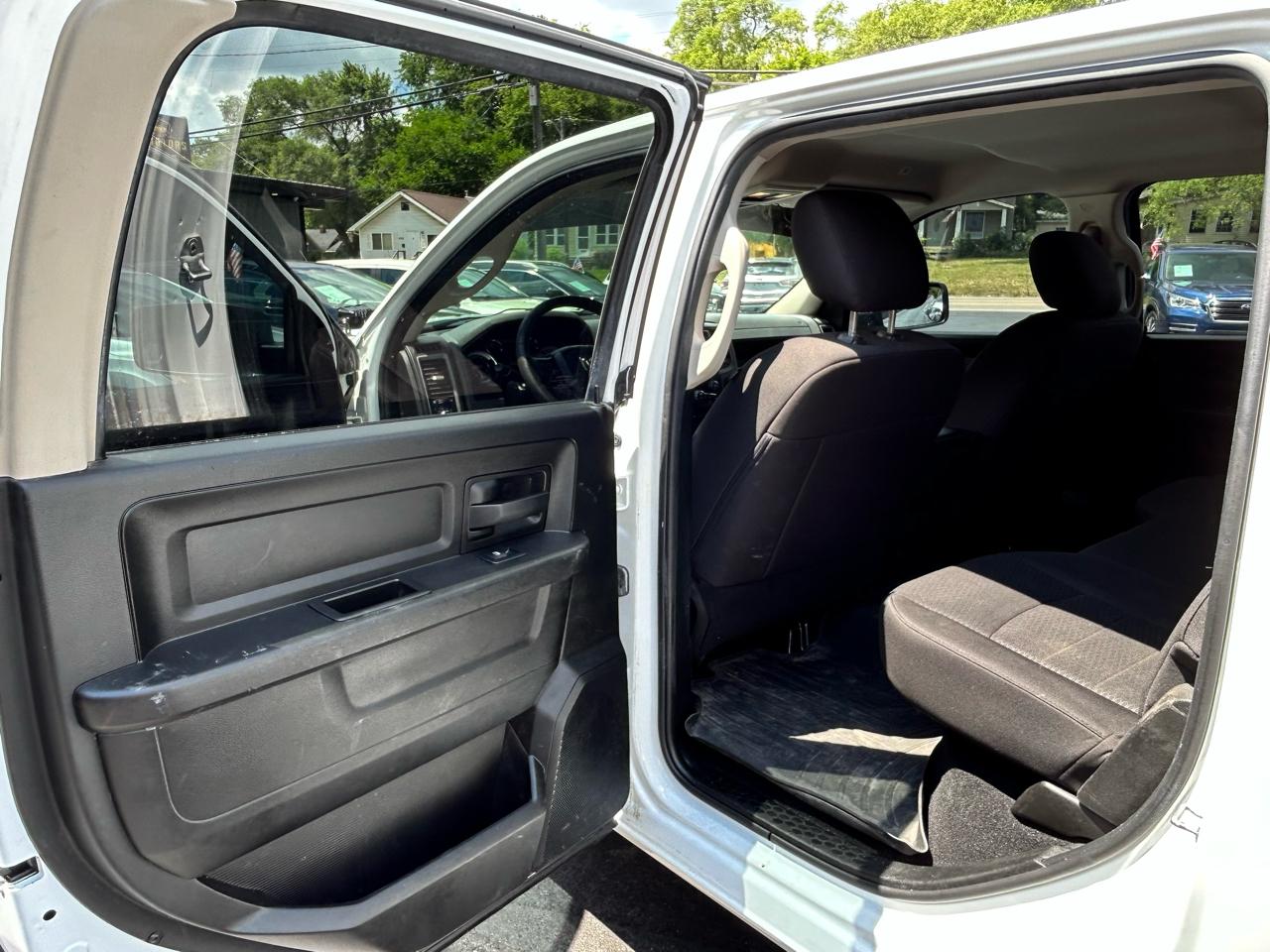 RAM 1500 Classic Express 4x4 Crew Cab 5'7" Box 2019