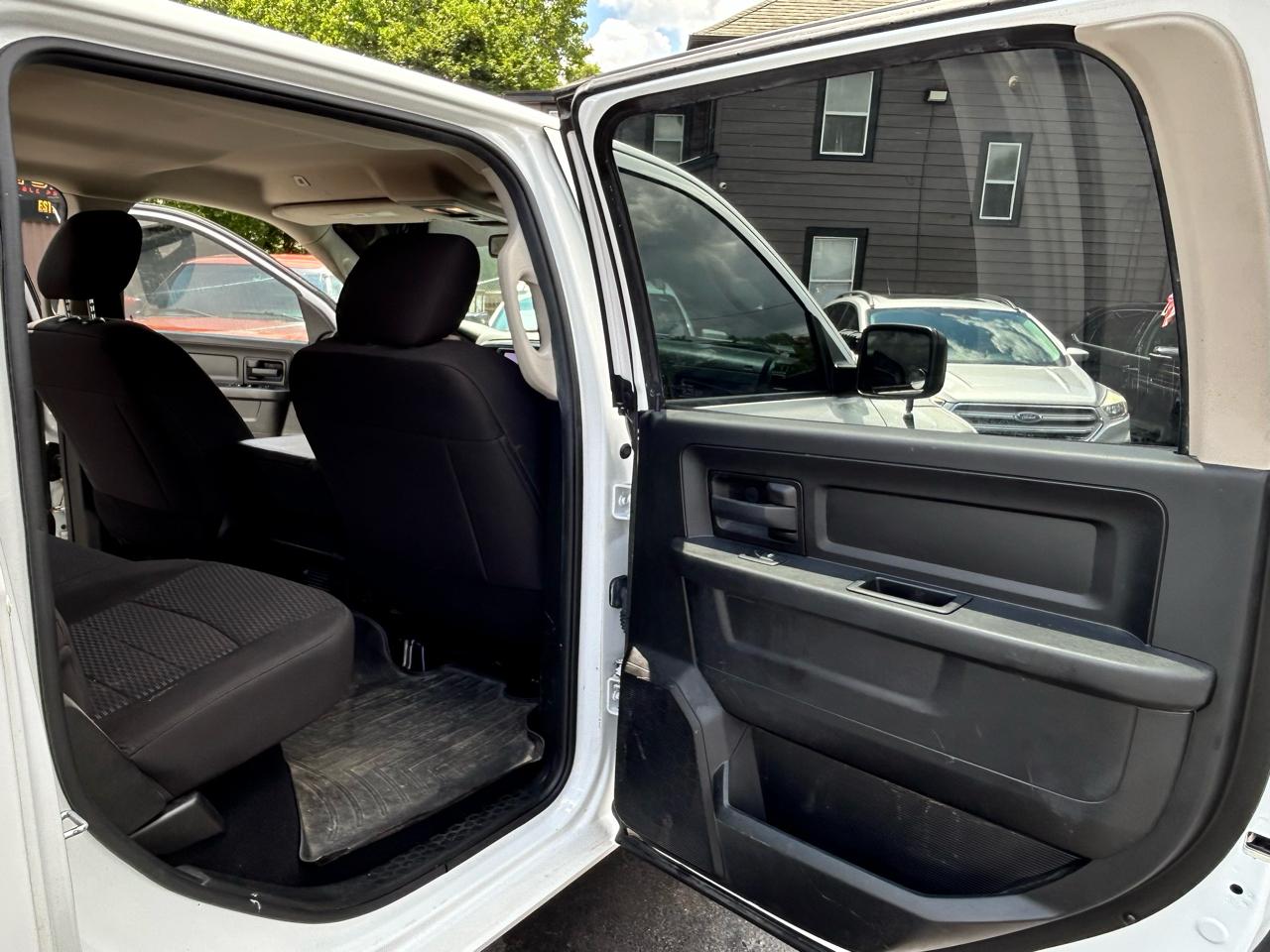 RAM 1500 Classic Express 4x4 Crew Cab 5'7" Box 2019