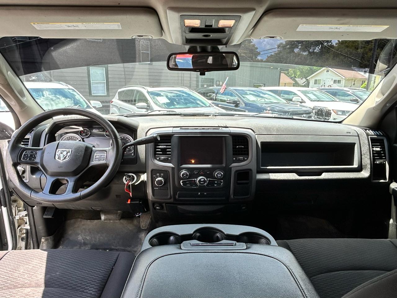 RAM 1500 Classic Express 4x4 Crew Cab 5'7" Box 2019