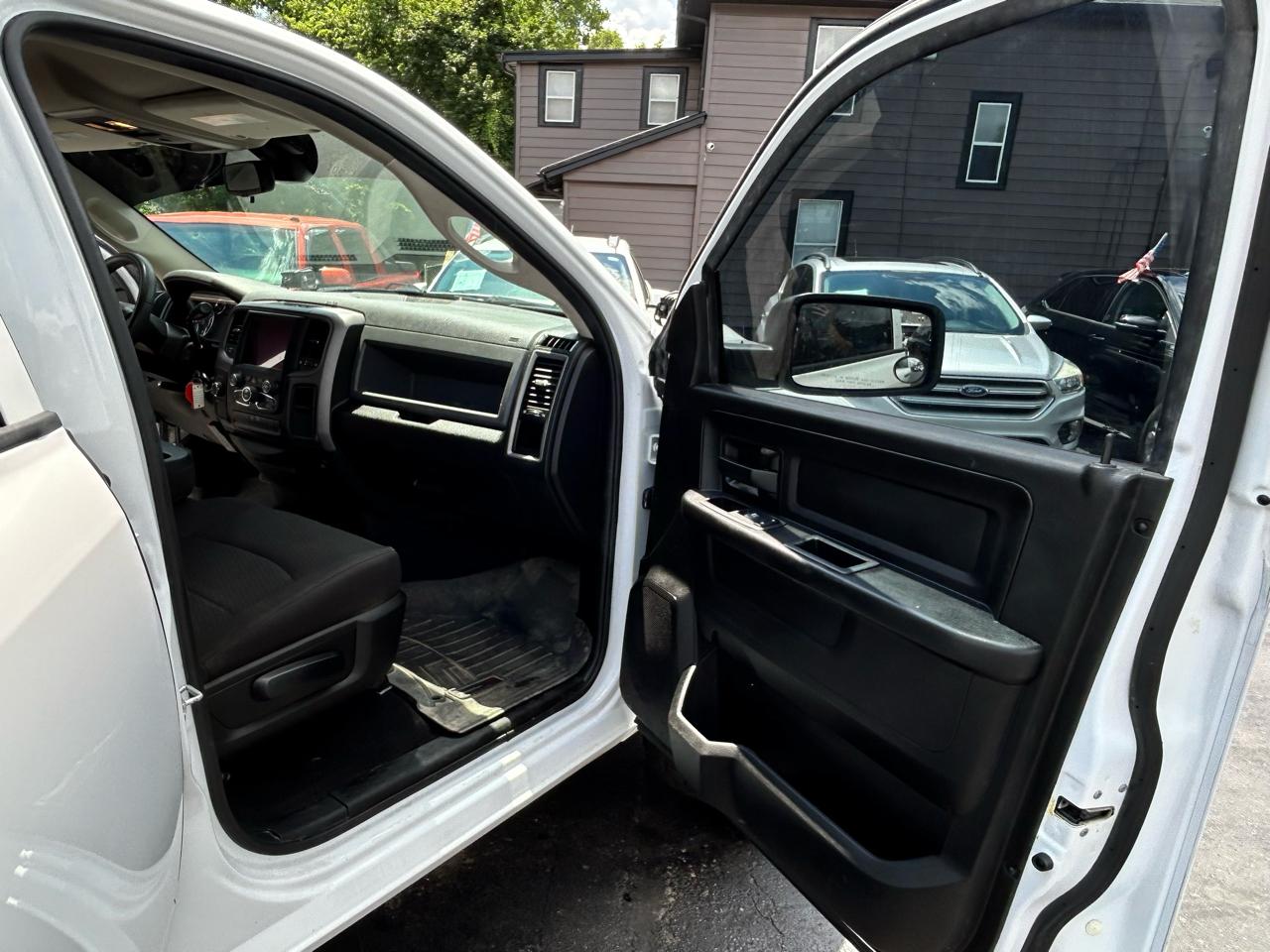 RAM 1500 Classic Express 4x4 Crew Cab 5'7" Box 2019