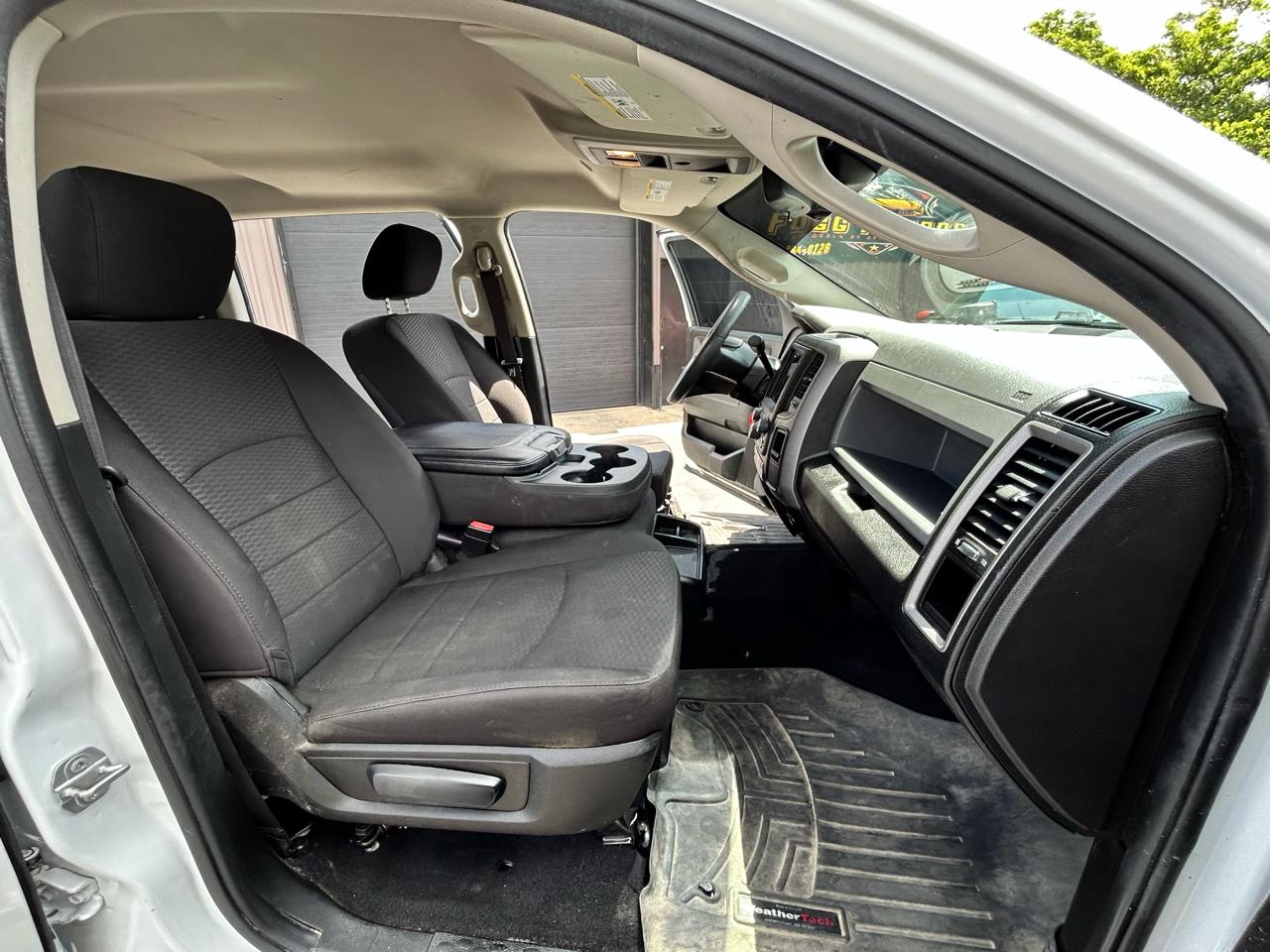 RAM 1500 Classic Express 4x4 Crew Cab 5'7" Box 2019