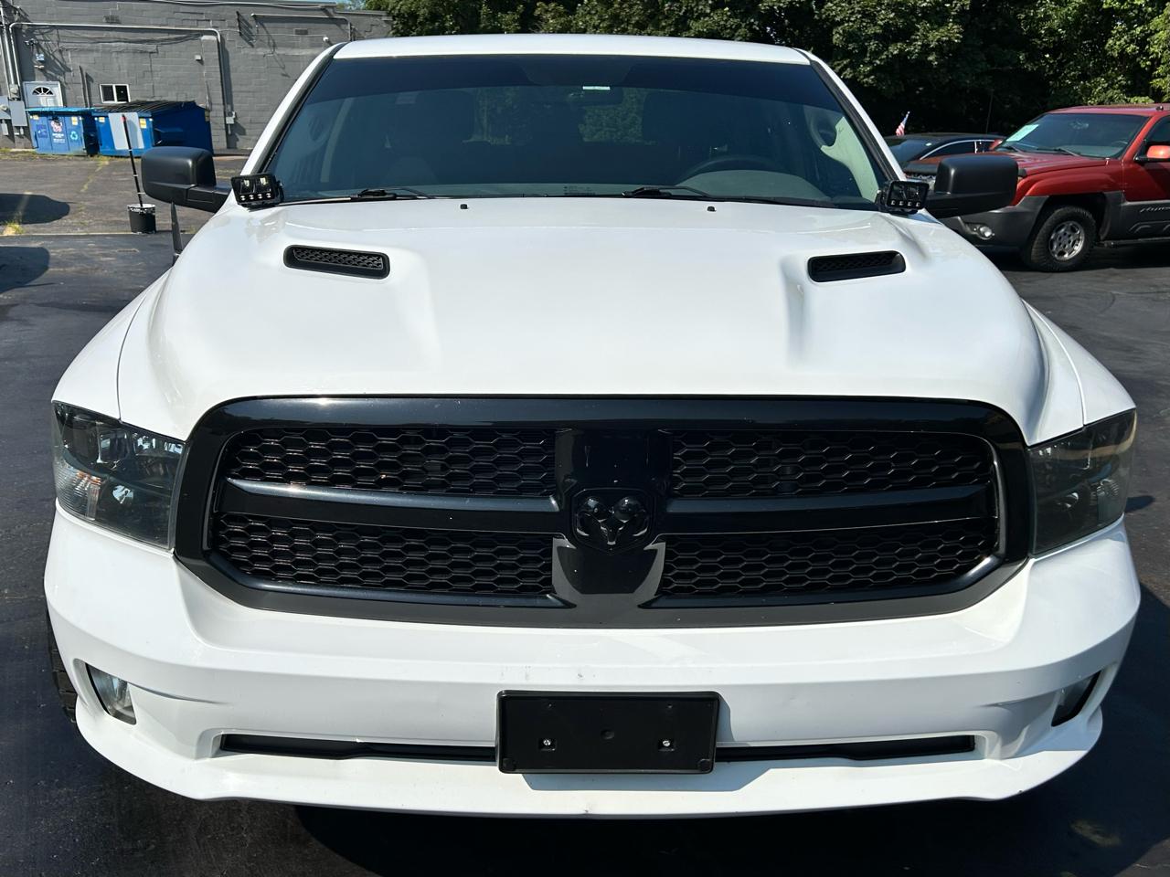 RAM 1500 Classic Express 4x4 Crew Cab 5'7" Box 2019