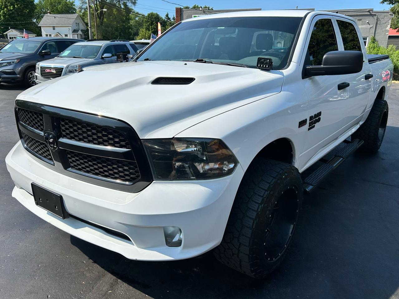 RAM 1500 Classic Express 4x4 Crew Cab 5'7" Box 2019