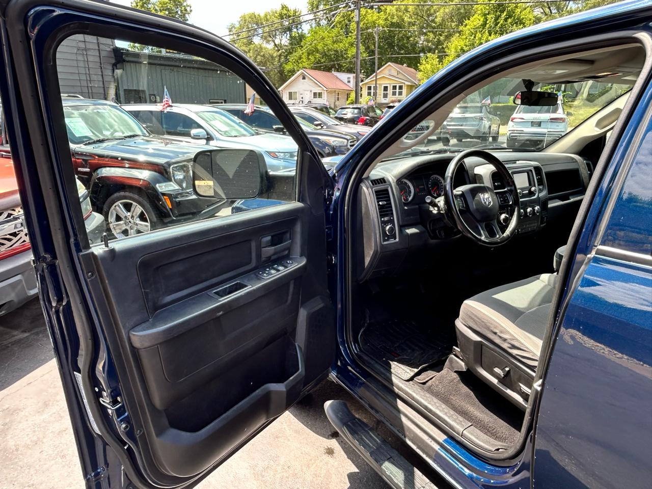 RAM 1500 Classic Tradesman Quad Cab 4WD 2022