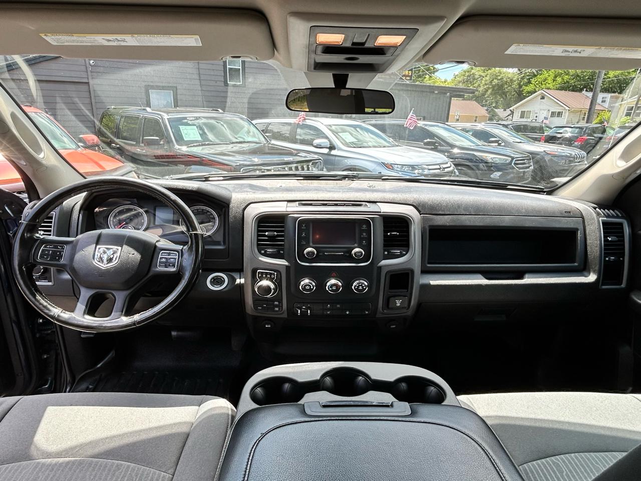 RAM 1500 Classic Tradesman Quad Cab 4WD 2022