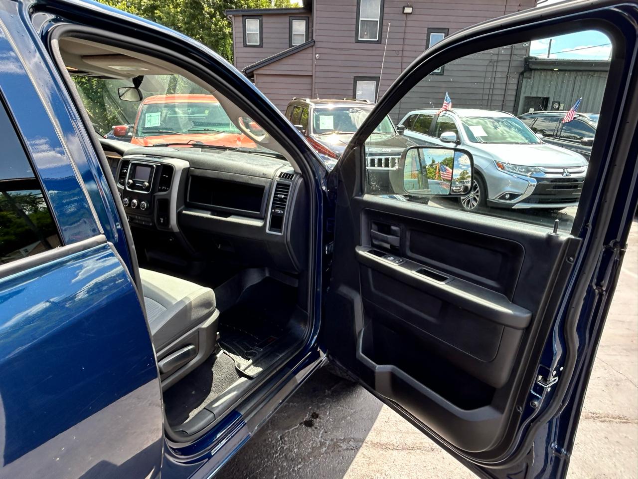 RAM 1500 Classic Tradesman Quad Cab 4WD 2022