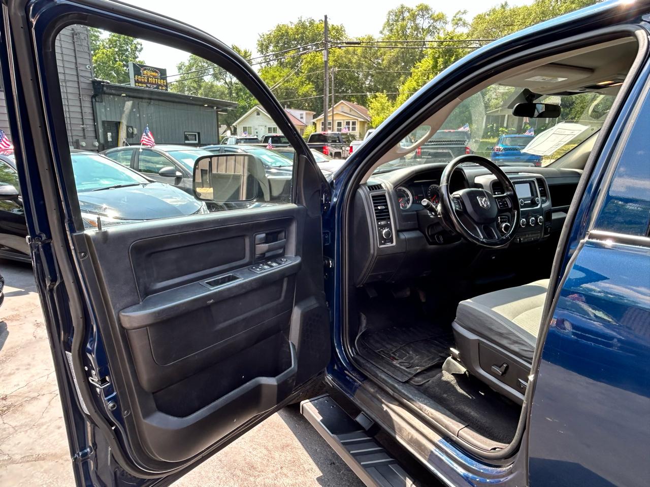 RAM 1500 Classic Tradesman Quad Cab 4WD 2022