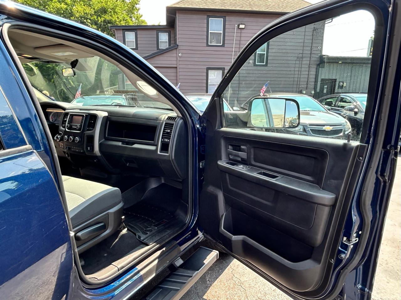 RAM 1500 Classic Tradesman Quad Cab 4WD 2022