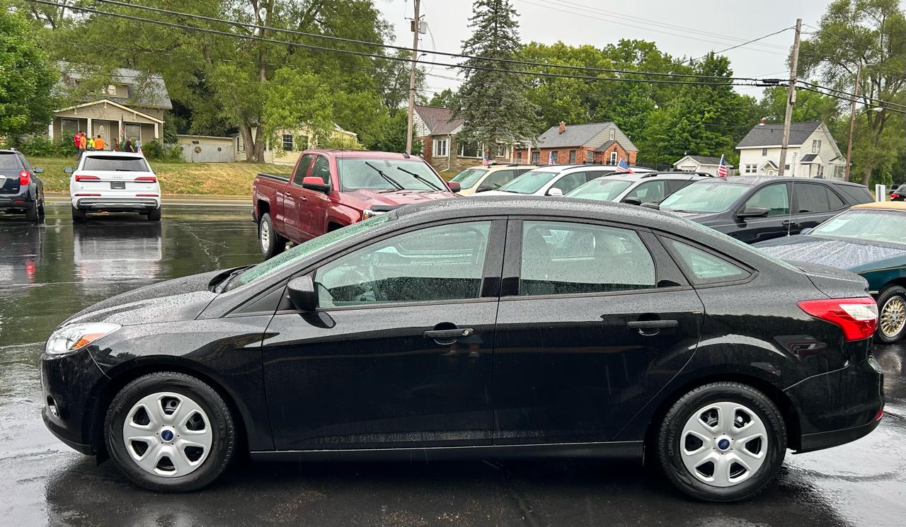 Ford Focus S Sedan 2014