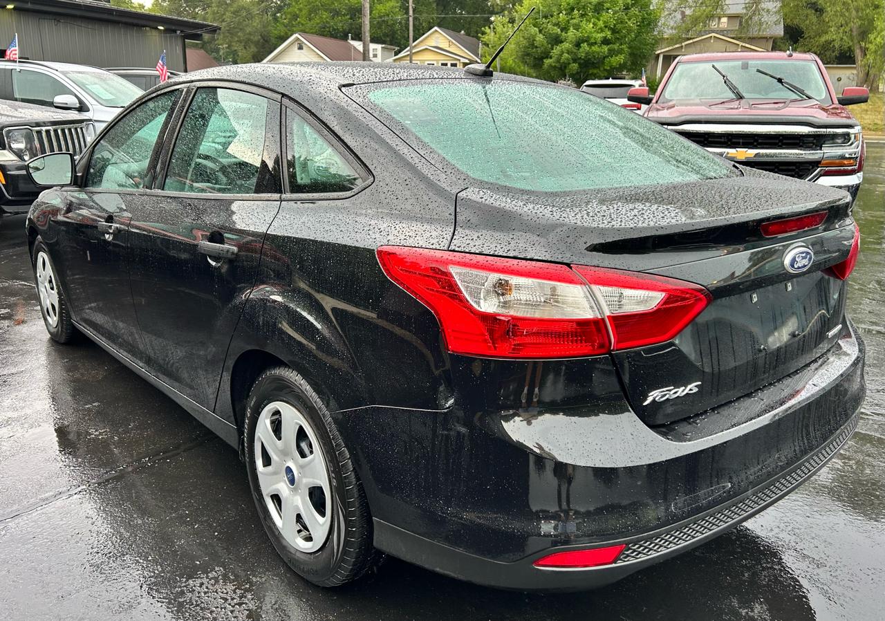 Ford Focus S Sedan 2014
