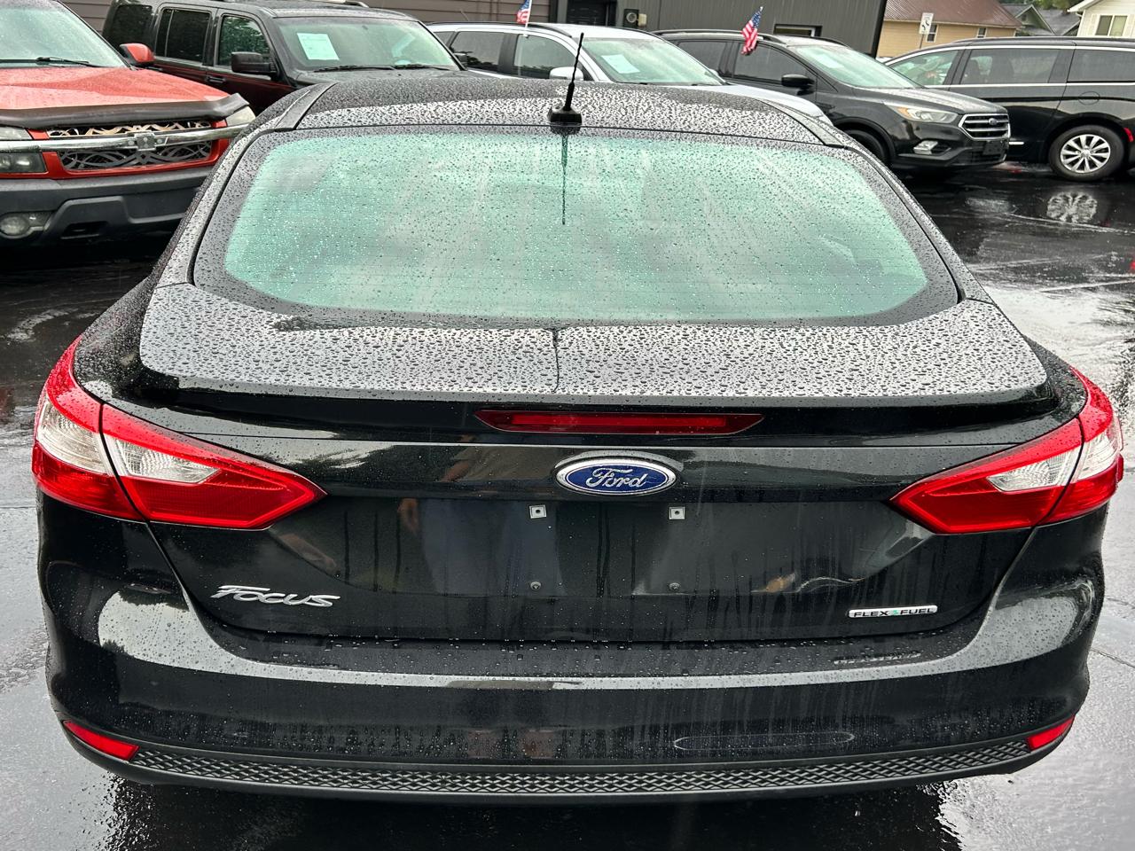 Ford Focus S Sedan 2014
