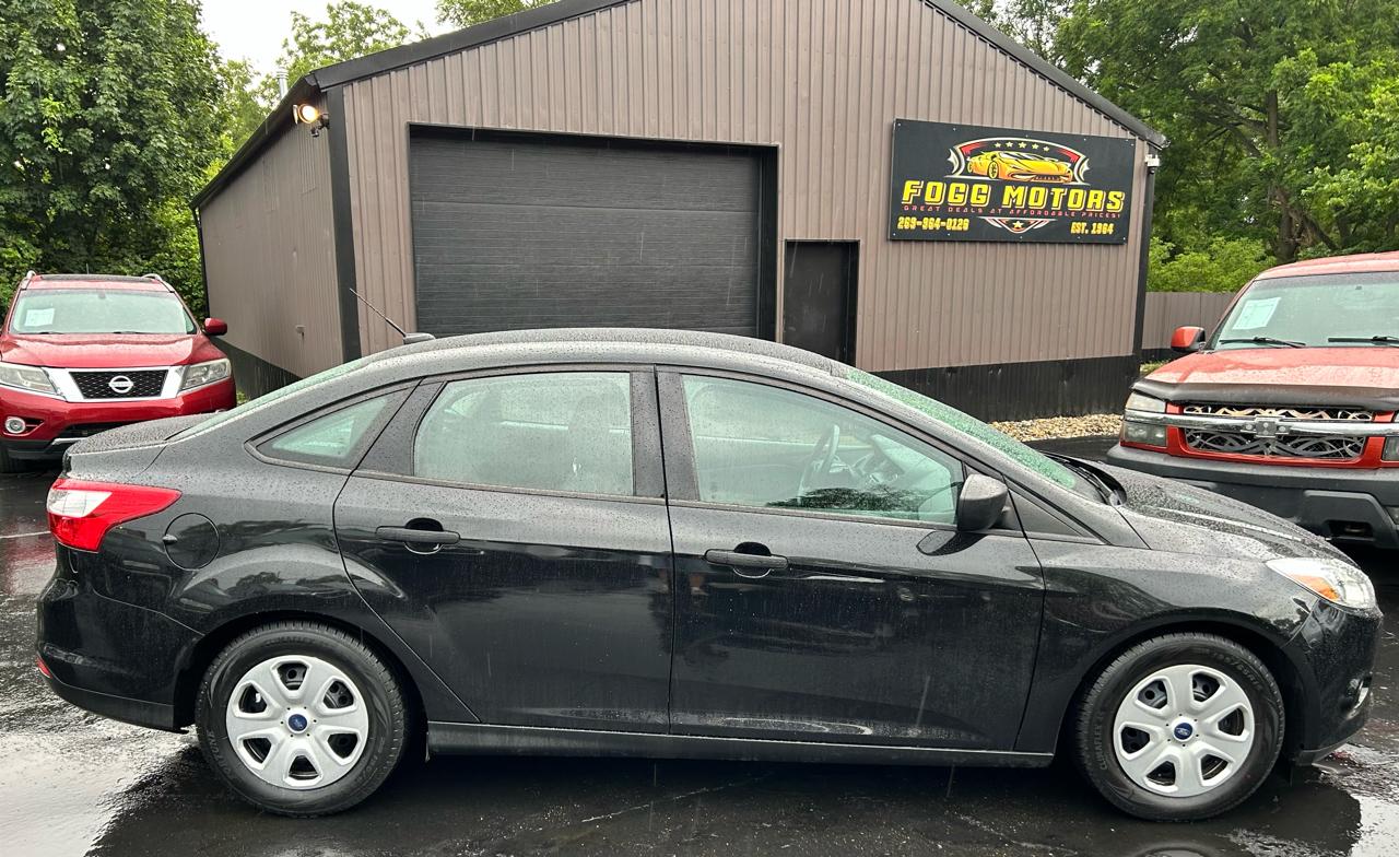 Ford Focus S Sedan 2014