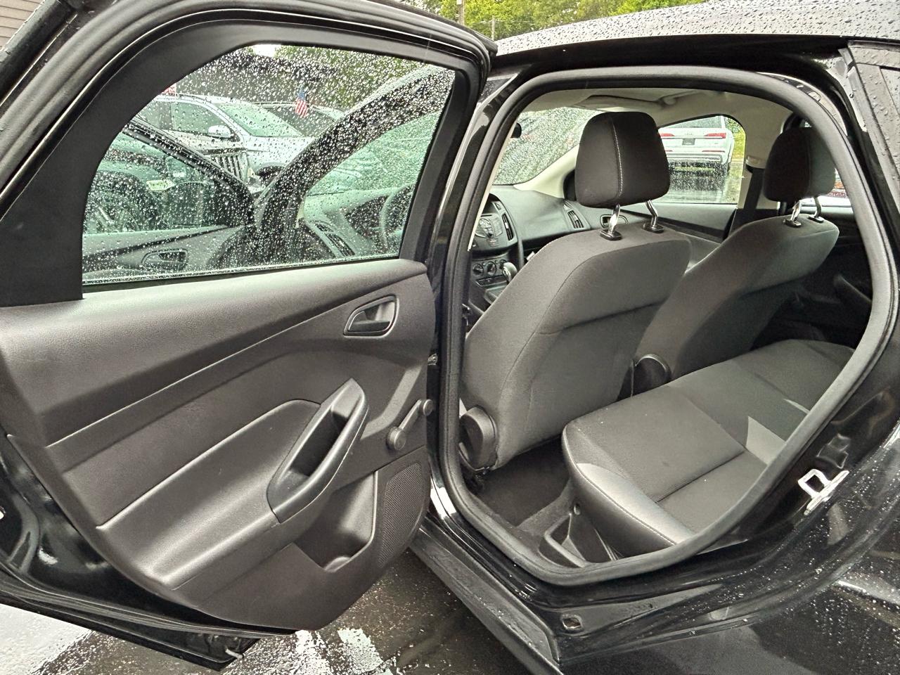 Ford Focus S Sedan 2014