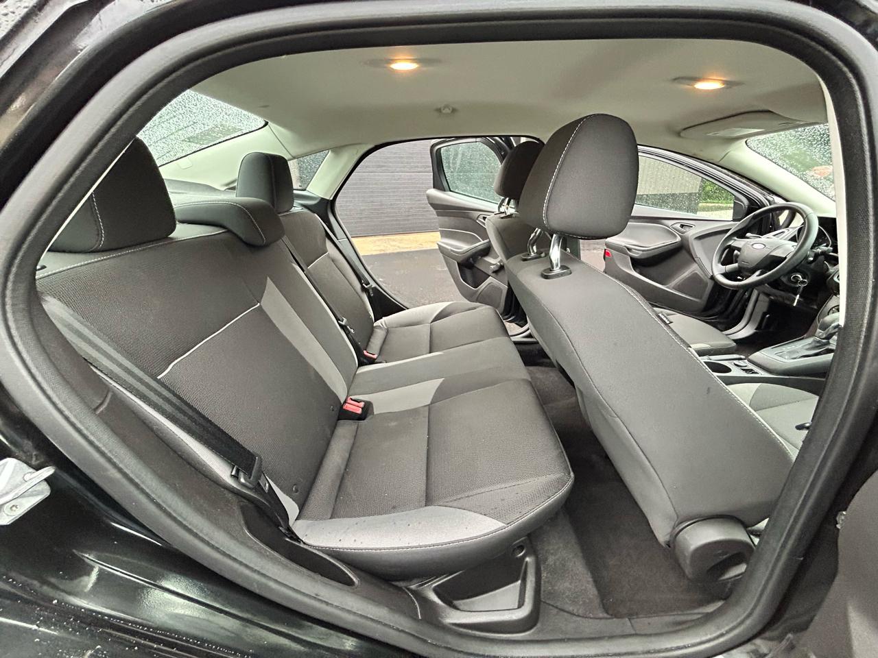 Ford Focus S Sedan 2014