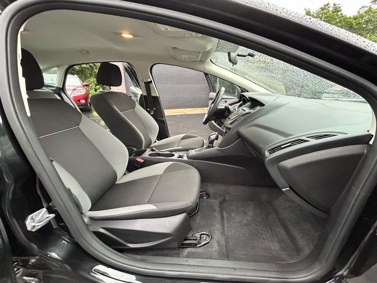 Ford Focus S Sedan 2014