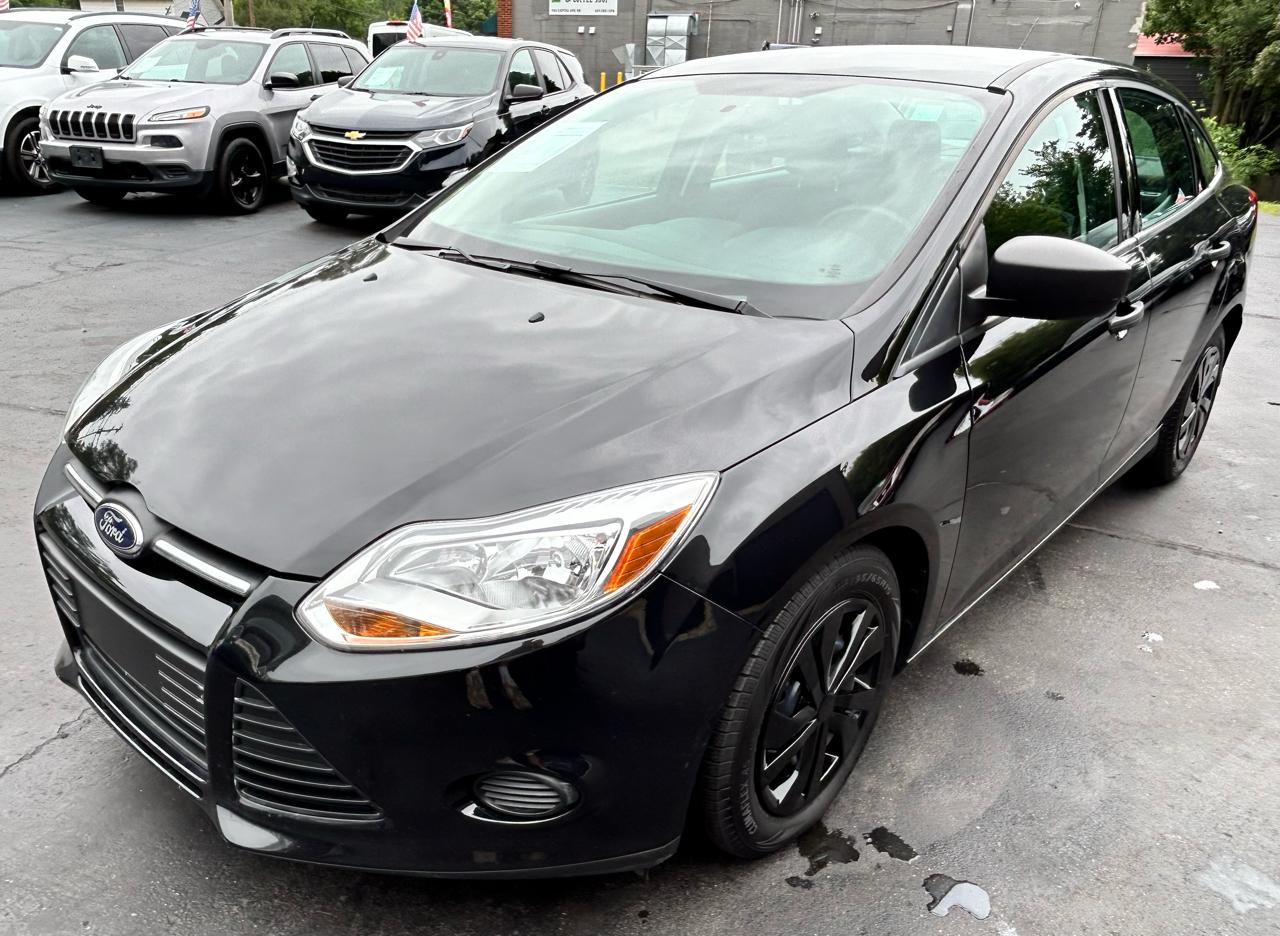 Ford Focus S Sedan 2014