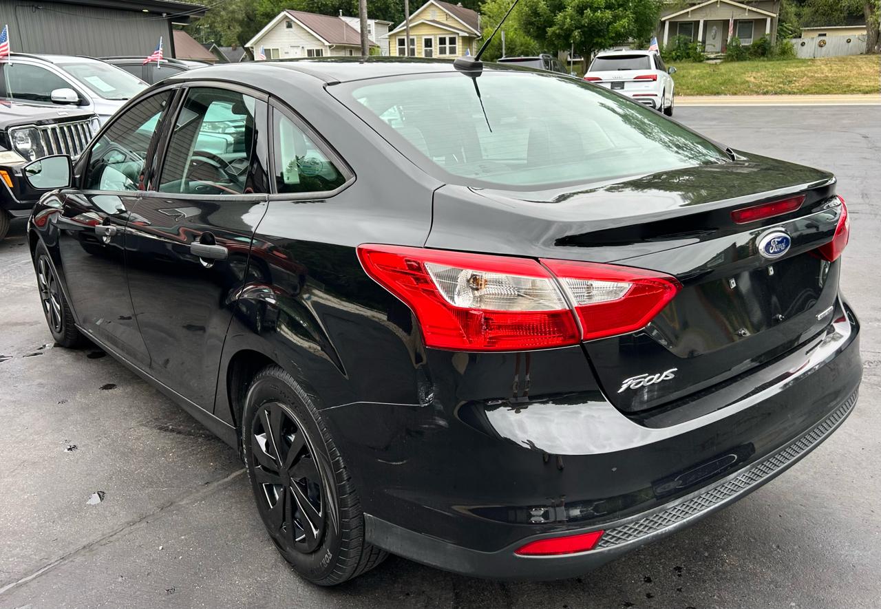 Ford Focus S Sedan 2014
