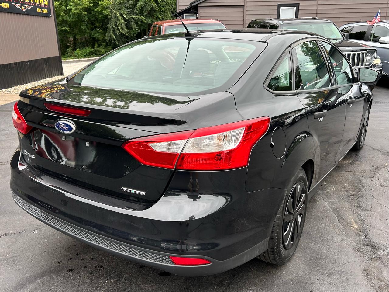 Ford Focus S Sedan 2014