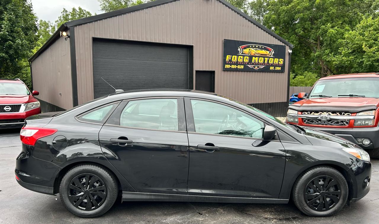 Ford Focus S Sedan 2014