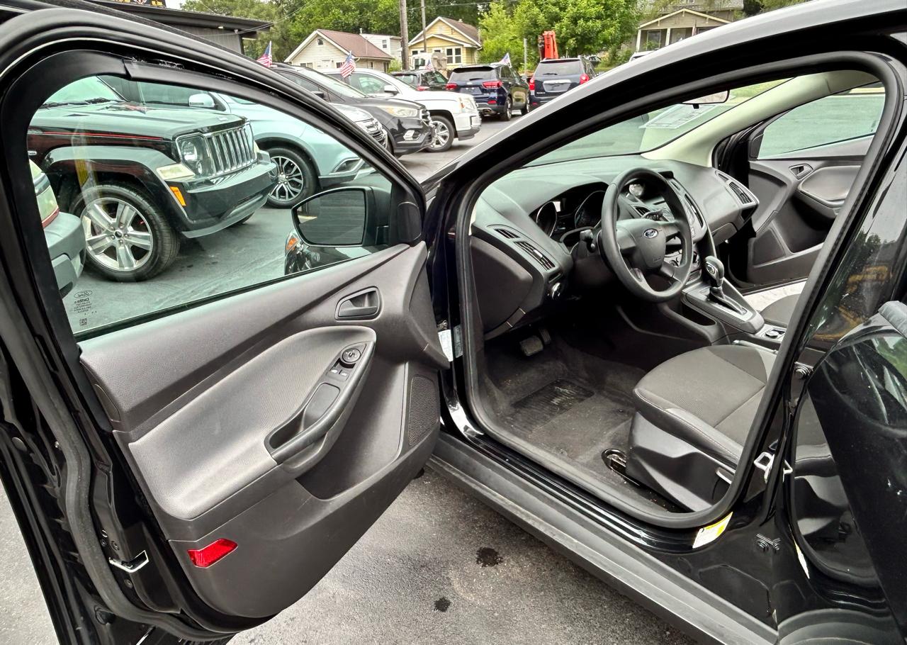 Ford Focus S Sedan 2014